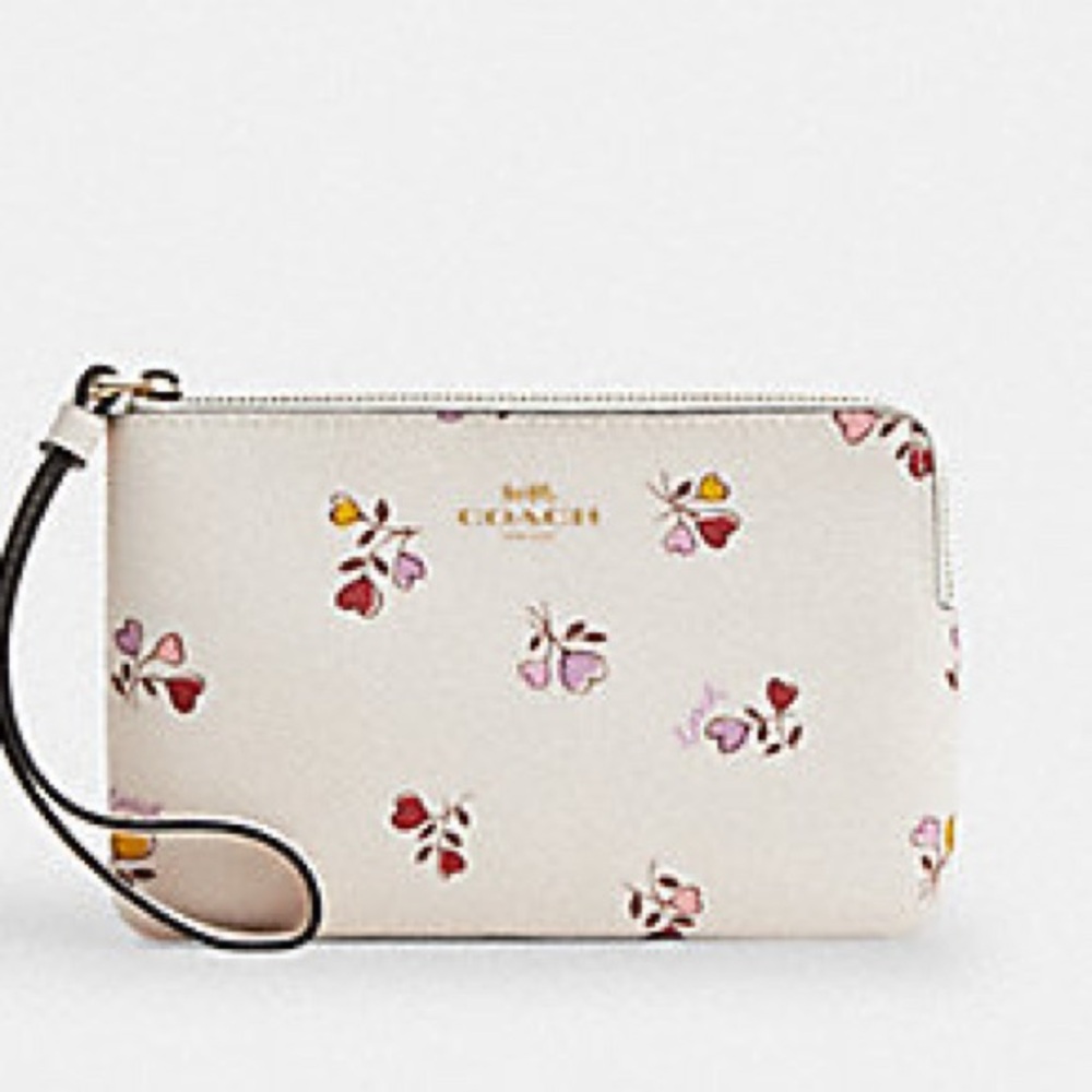 NWT Coach Corner Zip Wristlet With Heart Print